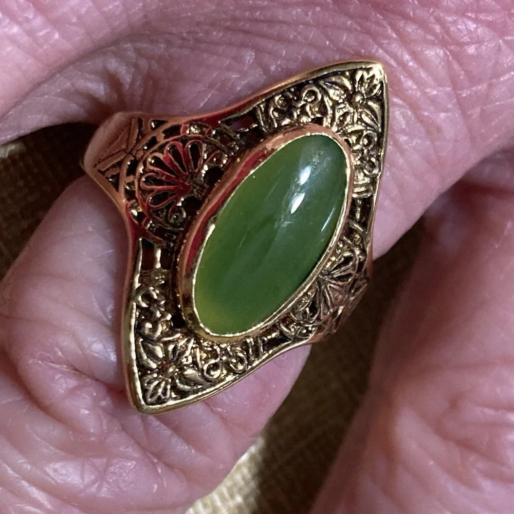 Seta Vintage long oval cabochon jade antiqued gold filigree ring sz 9